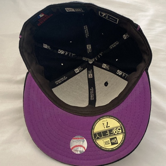 New Era Black and Pink 100% Wool NY Cap Size 7 1/4. - Picture 3 of 6